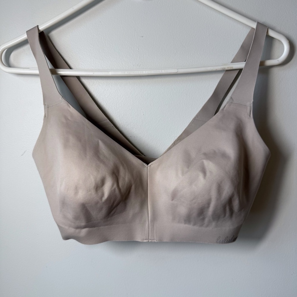 Lululemon Bra. Size 32DD. No pads, Lulu spellout on band. No flaws.
